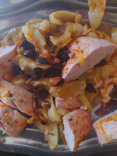 Una foto de Pavo al horno con manzana y nueces