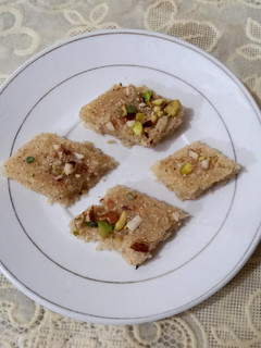A picture of Sooji ki burfi.