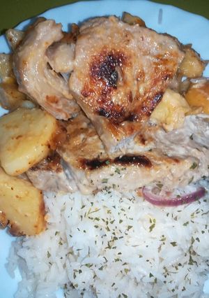 Una foto de Ternera con manzana y patatas