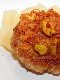 Pulykahúspogácsa olívás paradicsomszósszal recept fotója