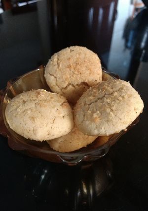A picture of Coconut cookies.