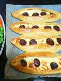 Pide turcesti cu cașcaval și cârnați 😋😋