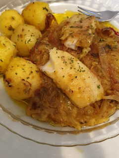 Una foto de Pescados encebollados al curry