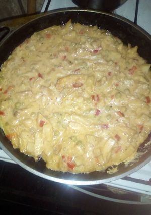 Una foto de Tortilla de papas fritas y verduras
