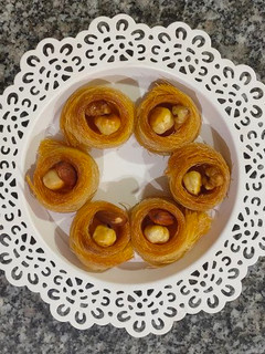 صورة لوصفة كنافه اساور بالمكسرات