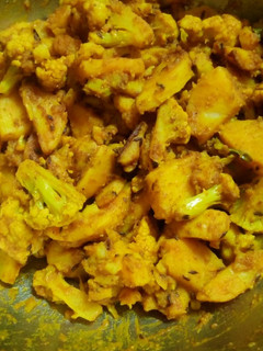गोभी आलू की सब्जी(gobhi aloo ki sabzi recipe in hindi) रेसिपी मुख्य फोटो