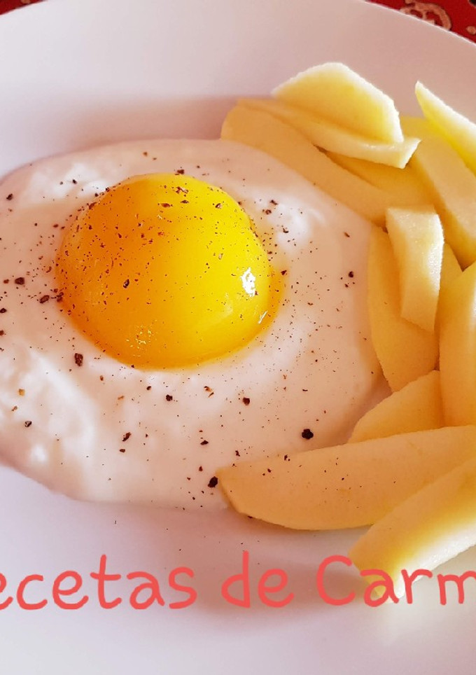 Una foto de Falso huevo frito con patatas