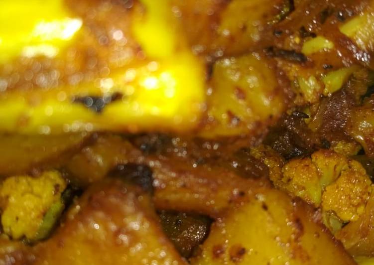 Potatoes and cauliflower curry