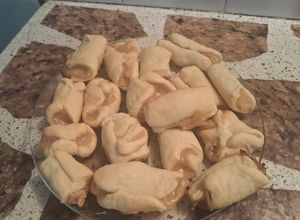 Una foto de Bizcochitos materos rellenos con crema de cebada