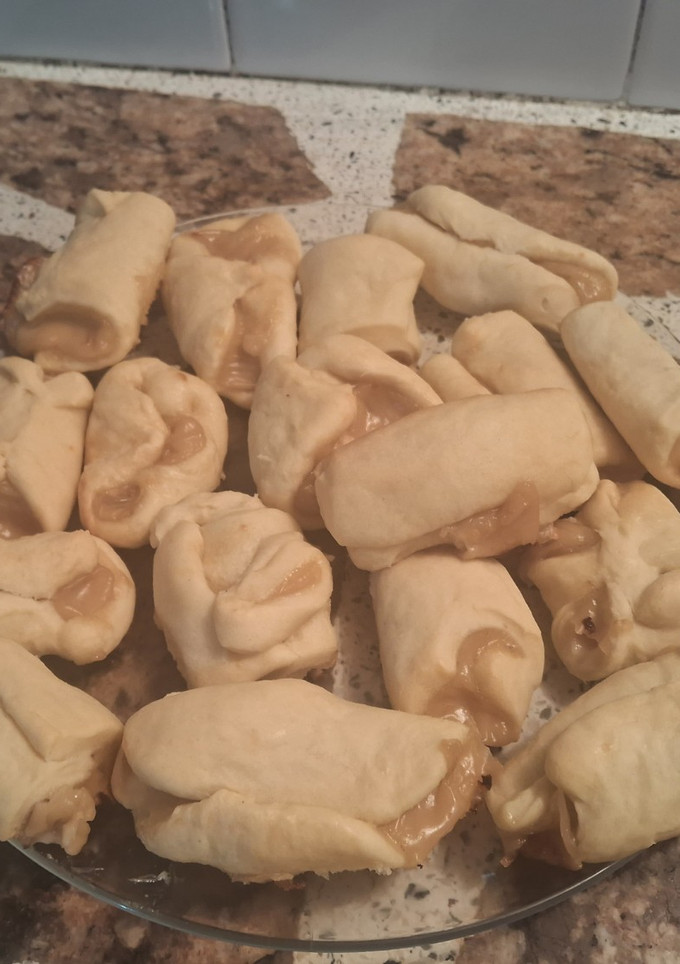 Una foto de Bizcochitos materos rellenos con crema de cebada