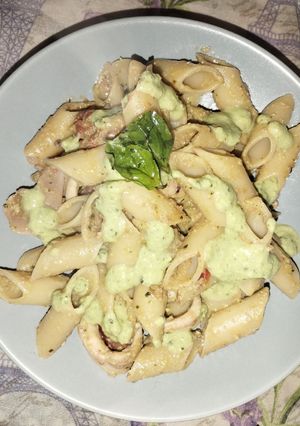 Foto di Pennoni con calamari in salsa di fave