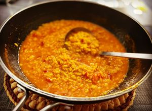 Una foto de Arroz caldoso de gambas y carabineros