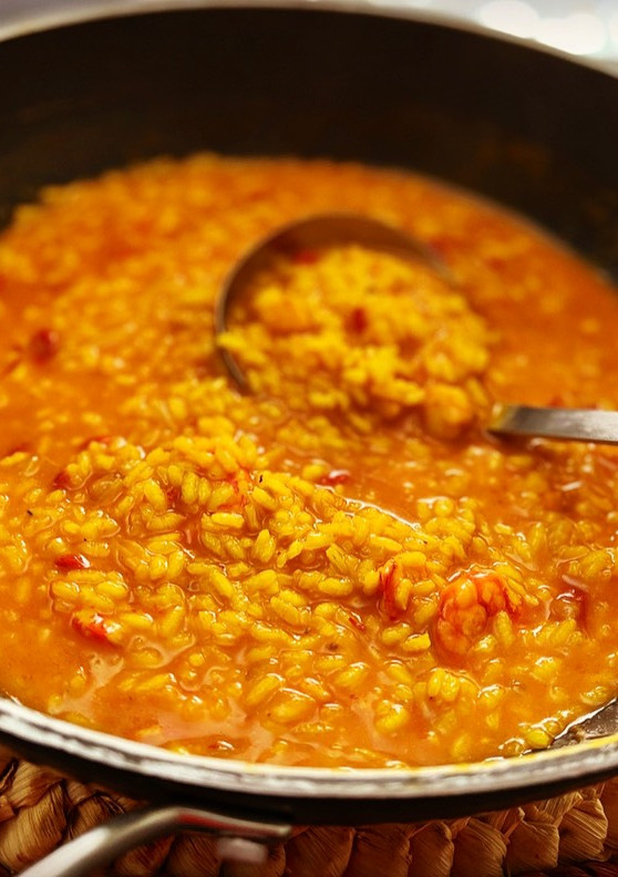 Una foto de Arroz caldoso de gambas y carabineros