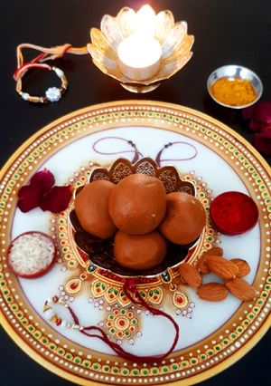 A picture of Besan ke laddoos.