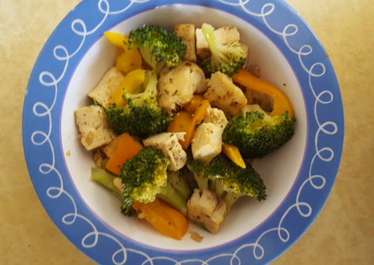 Steps to Make Homemade Tofu with broccoli and pepper