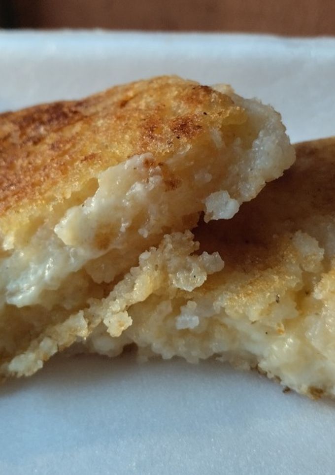Una foto de Arepas🧀 de arroz🌾 con queso🫓