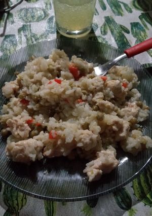 Una foto de Arroz hervido que me sobró con pechuga rebozada ❣