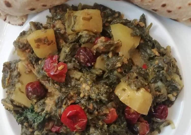 Recipe of Super Quick Homemade Palak Aloo with Chapati