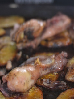 Una foto de Pollo al horno con verduras
