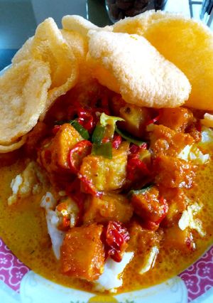 Foto resep Lontong pake Sambel Goreng Kentang