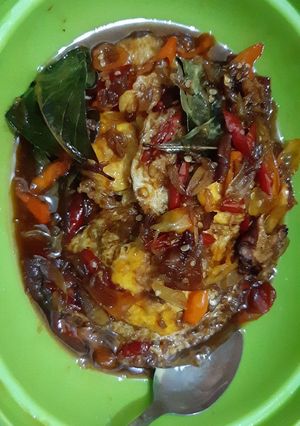 Foto resep Telur kecap pedas nyoss (resep sahur simple)