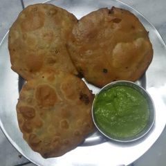 A picture of Matar kachori.