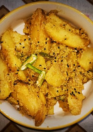 A picture of Aloo Posto.
