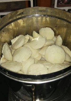 A picture of Idli.