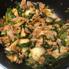 Buta Kimchi 豚肉ニラ A picture of Buta Kimchi 豚肉ニラ.