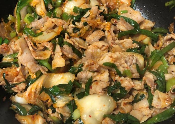 Steps to Prepare Super Quick Homemade Buta Kimchi 豚肉ニラ