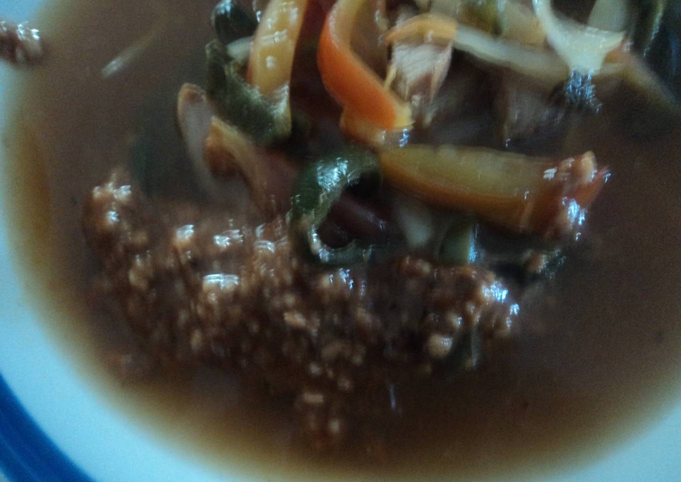 Carne de res o bistec a la mexicana con lenteja a la criolla. Receta de Jalisco, México