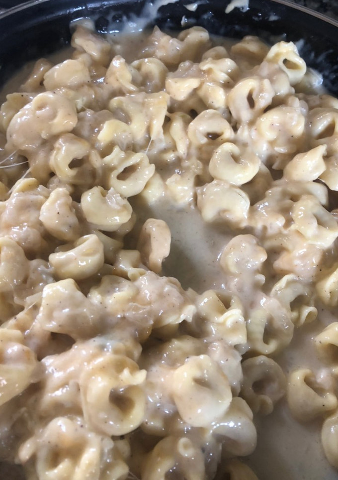 Una foto de Tortellini en salsa de queso
