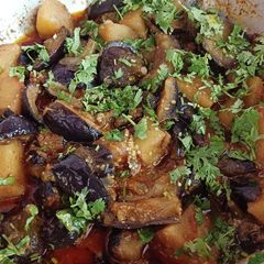 A picture of Masala Aloo Bengun 🧡💛.
