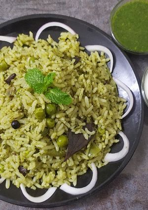 A picture of Green vegetable Pulav🥦🥕🌽.