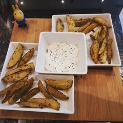 A picture of Baked potato wedges.