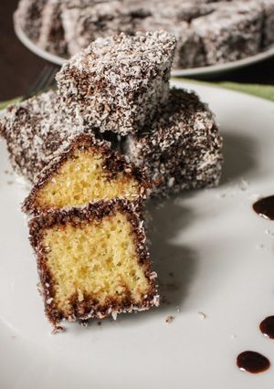 A klasszik mézes kókuszkocka recept fotója
