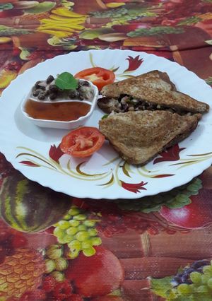 A picture of Black chana mayo veggies toast.