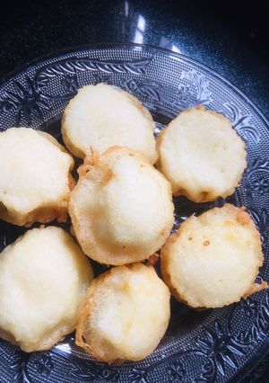 A picture of Ground rice white raw rice paniyaram.