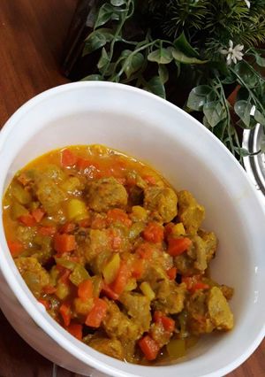 A picture of Soya chunks with carrots.