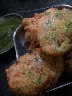 पालक फिटर्स (Palak fitters recipe in hindi) रेसिपी मुख्य फोटो