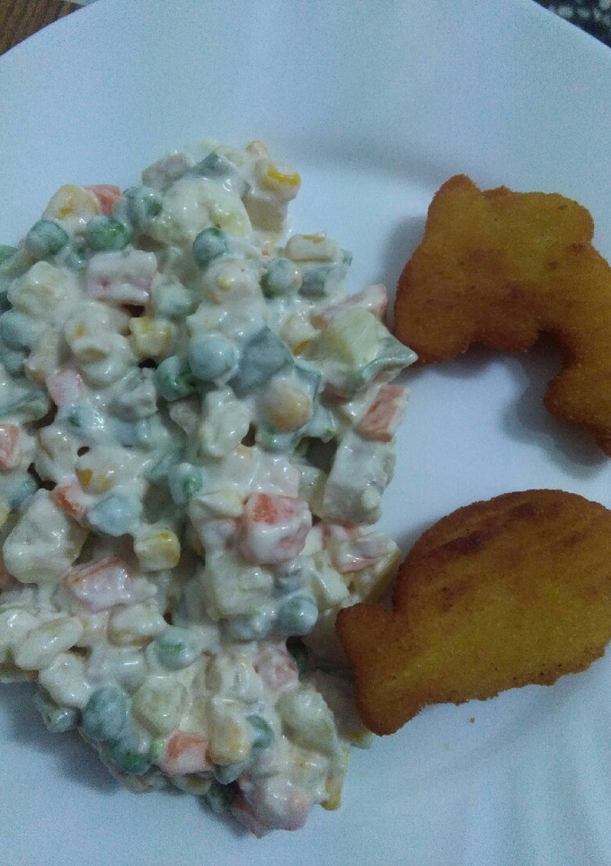 Una foto de Ensaladilla rusa con pescaditos