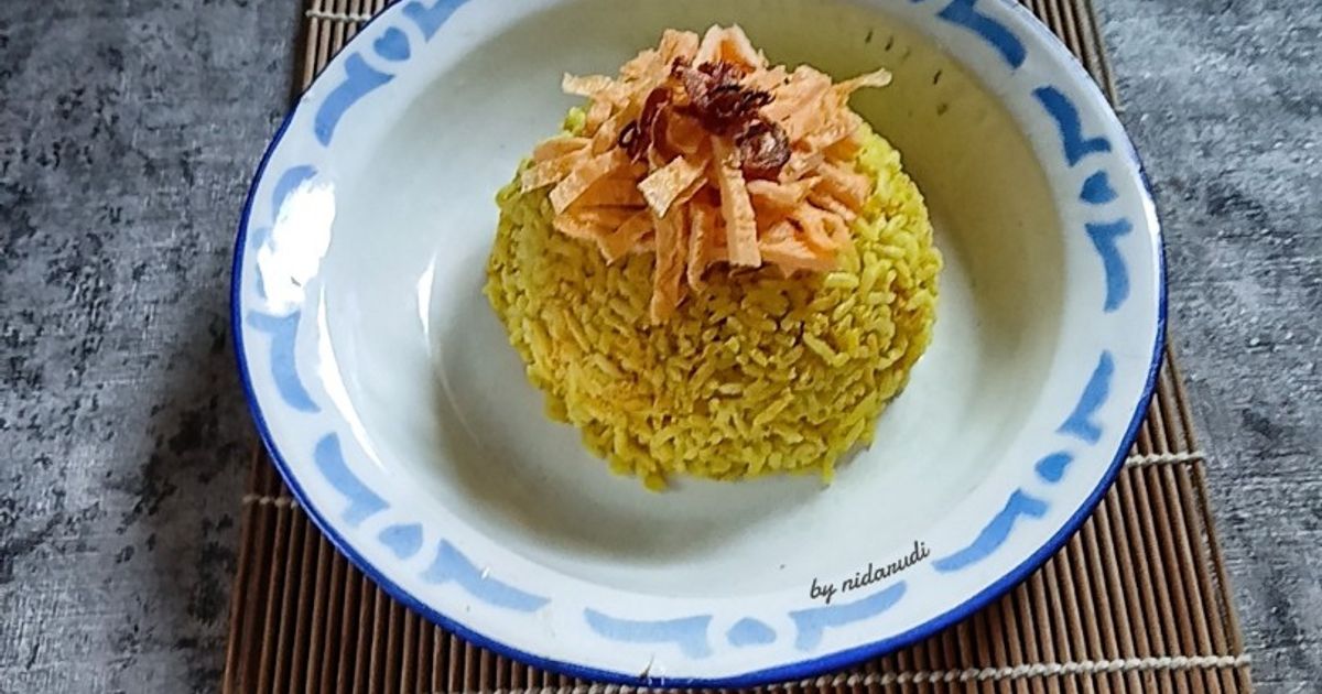Nasi Kuning Bumbu Ayam Goreng Instan