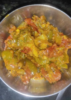 शिमला मिर्च की सब्जी (Shimla Mirch ki sabzi recipe in hindi) रेसिपी मुख्य फोटो