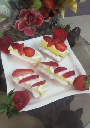 A picture of Cream wafer biscuit with pudding.