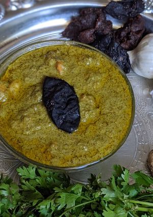 हिरवी कोळंबी (hirvi kolambi recipe in marathi) रेसिपी चे मुख्य फोटो 