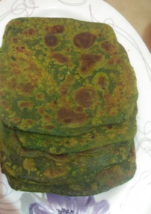 A picture of Palak paratha.