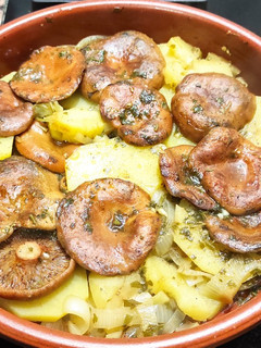 Una foto de Guiso de patatas con rovellones