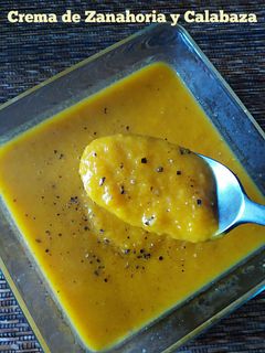 Una foto de Crema de zanahoria y calabaza