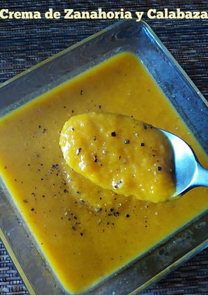 Una foto de Crema de zanahoria y calabaza
