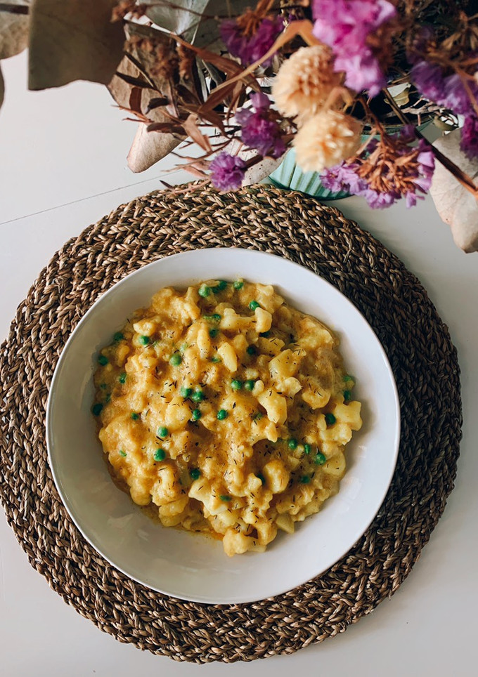 Una foto de Curry de coliflor, patata y guisantes